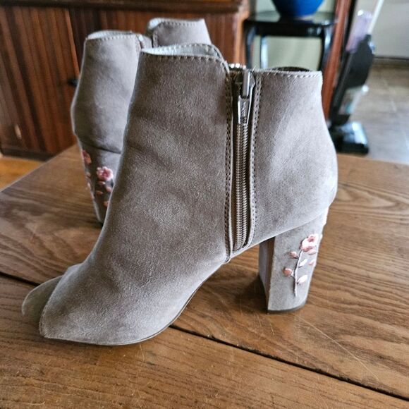 Candies Gray Pink Floral Peep Toe High Heel Booties Size 9 Suede Open-Toe Boots - Picture 9 of 12